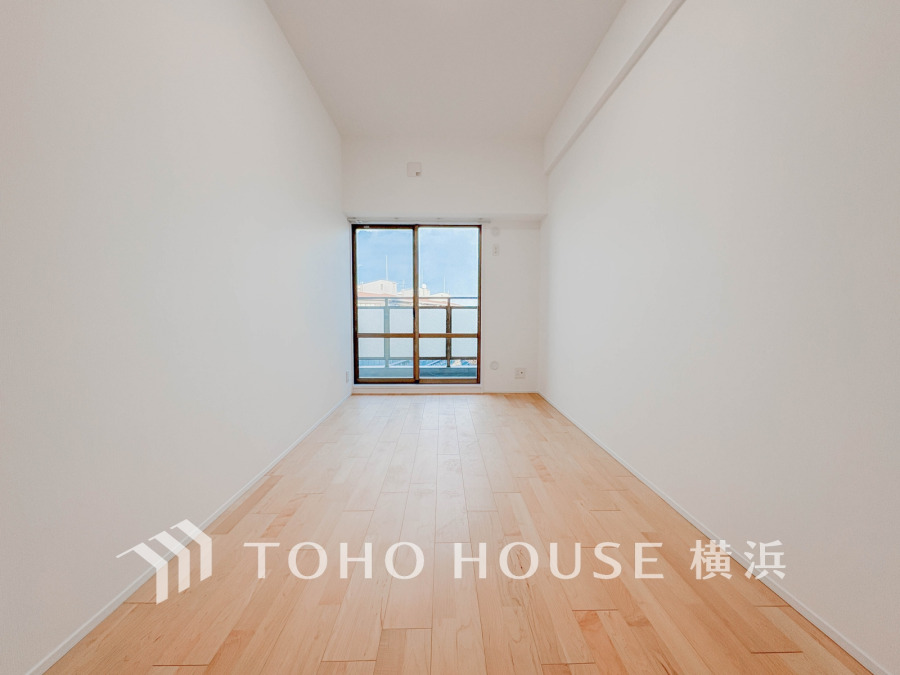 全洋室がバルコニーに面した明るい空間。穏やかな陽射しが、ゆったりとした寛ぎの時間を包みます。
