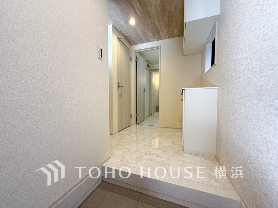 居住者の帰り、訪れる方を優しく迎え、やすらぎに満ちた生活空間を予感させる。健やかな暮らしを楽しめそう。