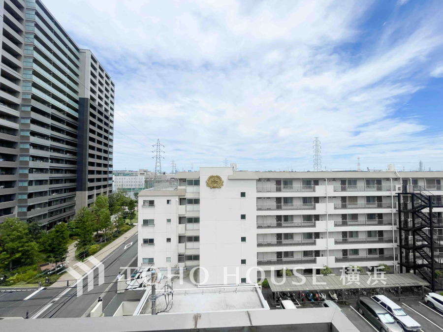 開放感があり、遮るものもなく気持ちのいい景色が広がります。お部屋にも爽やかな風と暖かく柔らかな日差しが差し込み、毎日の暮らしを豊かに彩ります。