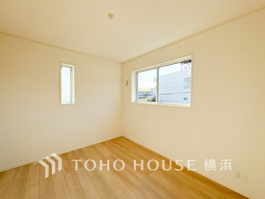 採光もアクセントの一つとして。プライベートルームにはやさしい光が射し込んでいて、この明るい好みの空間で読書をしたり、音楽を聞いたりと一人の時間も充実したものにできます。