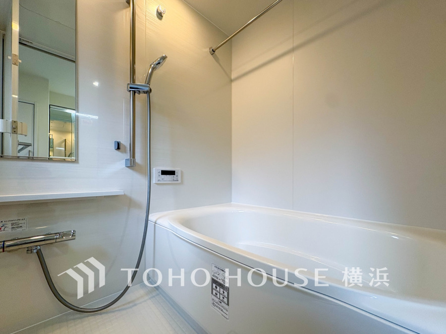 掃除のしやすさ・収納の便利さなど、おふろを使う人、お手入れする人、みんなにとっての「しあわせ性能」を追求したバスルームを採用いたしました。