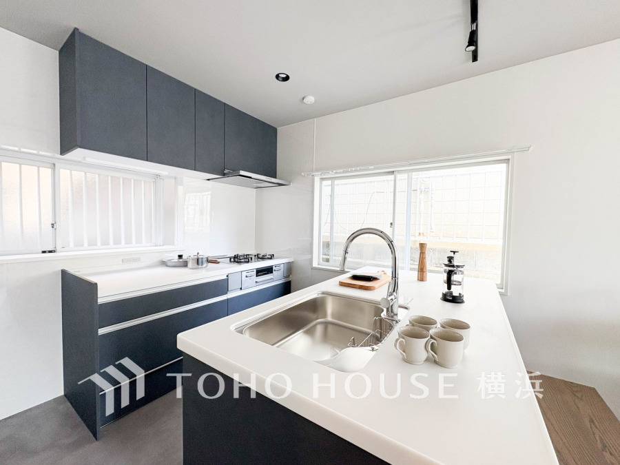 長い時間滞在するキッチンだからこそ、食事の準備を楽しい時間に、忙しい時でもスムーズに無駄なく作業できる、お手入れも簡単にできるなど、毎日を楽しくするキッチンスペースに仕上げました。