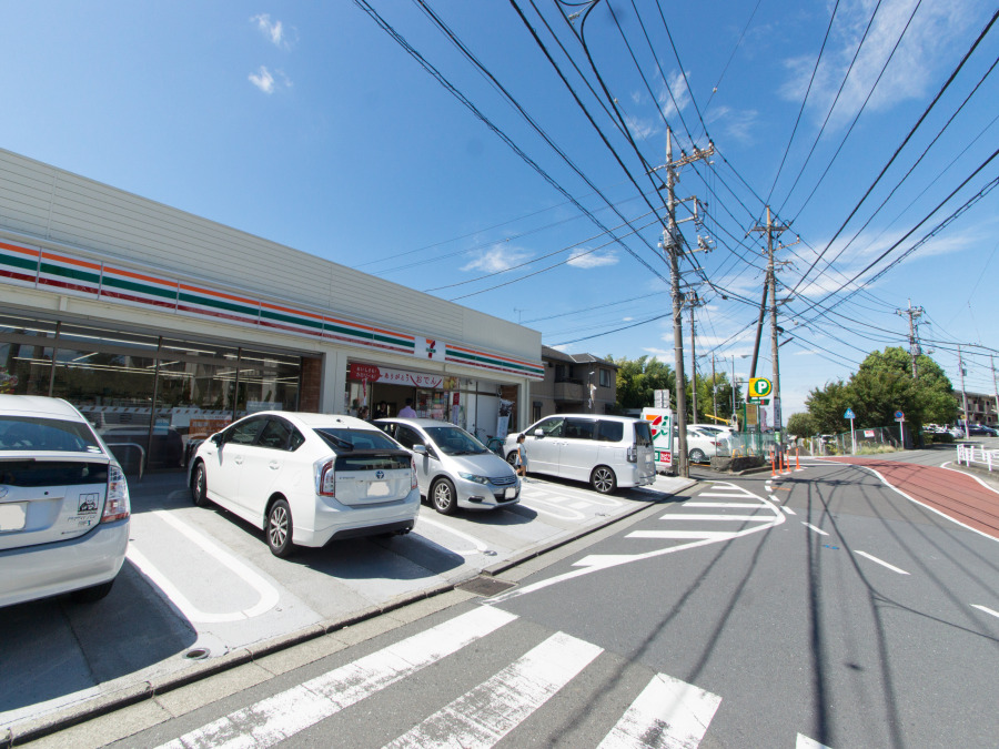 セブン-イレブン 横浜笹山団地前店　約550ｍ
