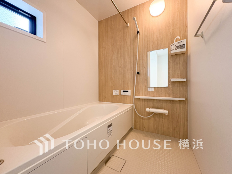 掃除のしやすさ・収納の便利さなど、おふろを使う人、お手入れする人、みんなにとっての「しあわせ性能」を追求したバスルームを採用いたしました。