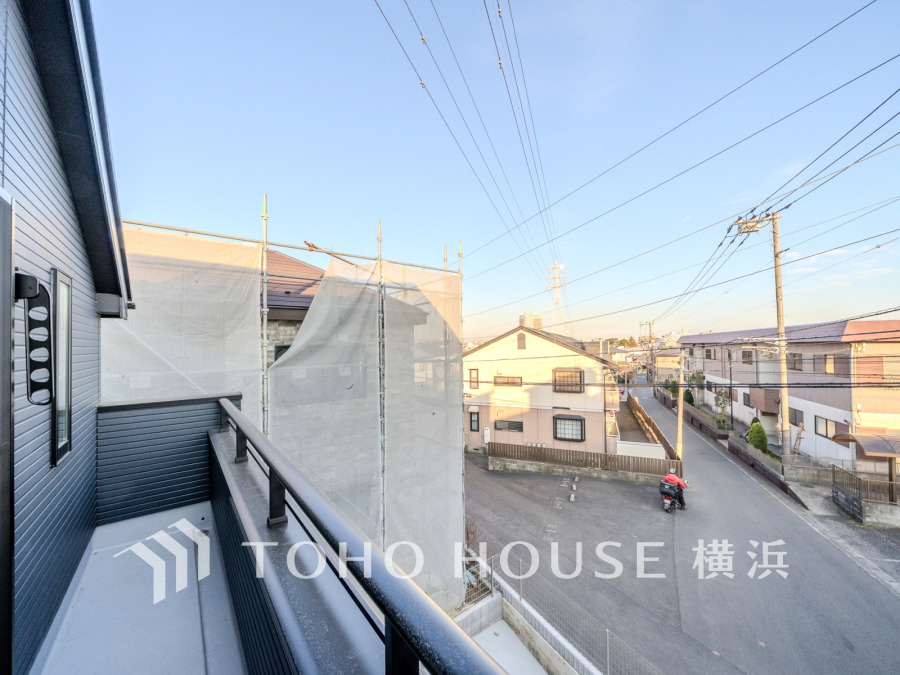 気持ちのいい空が見渡せるバルコニー。爽やかな風を感じて、心躍る素敵な暮らしがはじまります。
