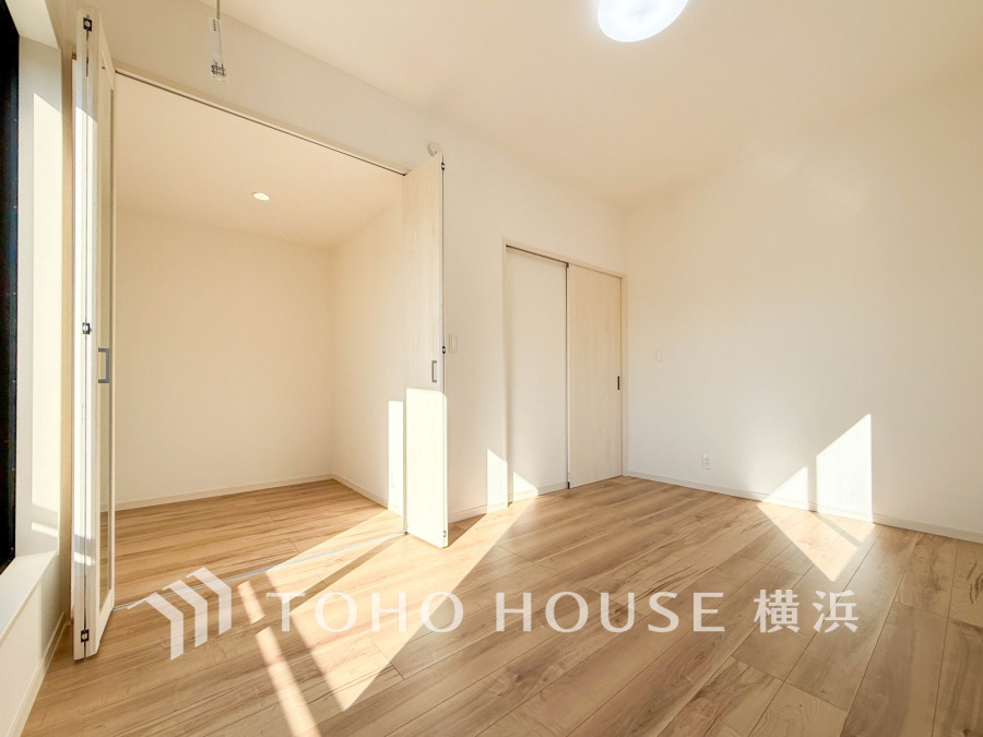 お客様の求める本当の“住み心地”とは何なのか。そのための一手間一工夫を惜しみません。街並みや周辺の環境に呼応しながら、美しく、そして毎日の暮らしを考慮した機能性の高い住まい。