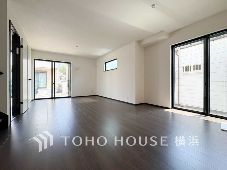 開放的な広さと2面採光がもたらす、光溢れ豊かな居住空間はこの住まいのクオリティを感じさせてくれます。