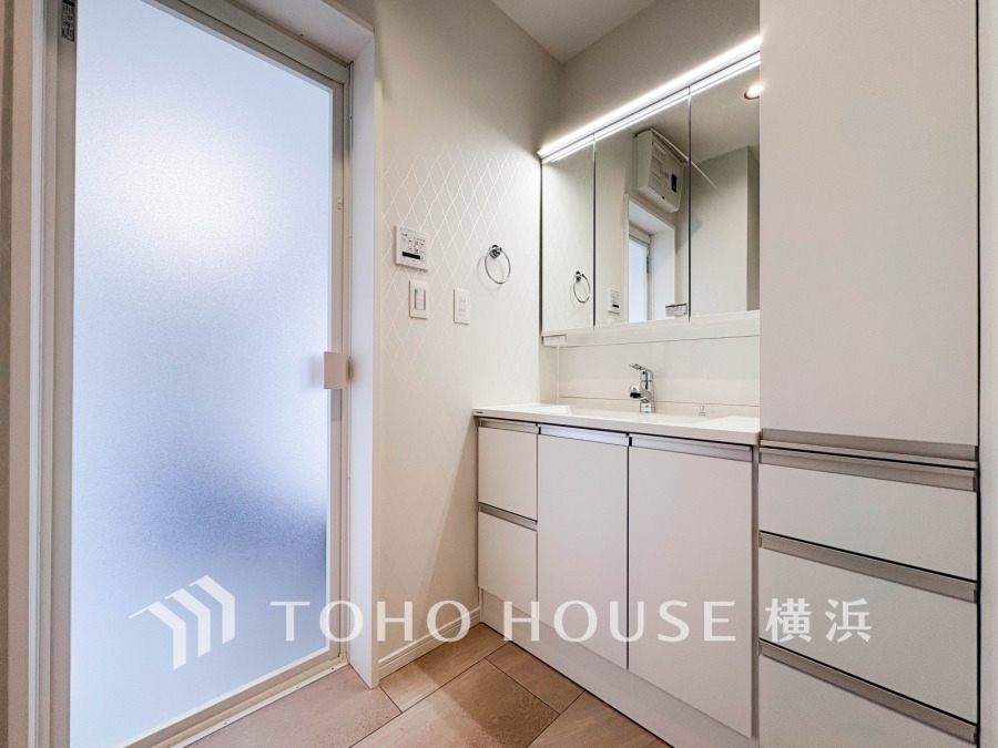 一日の始まりと終わりを心地よく演出してくれる、多彩な機能が備えられたパウダールーム。心地よいリフレッシュ空間です。