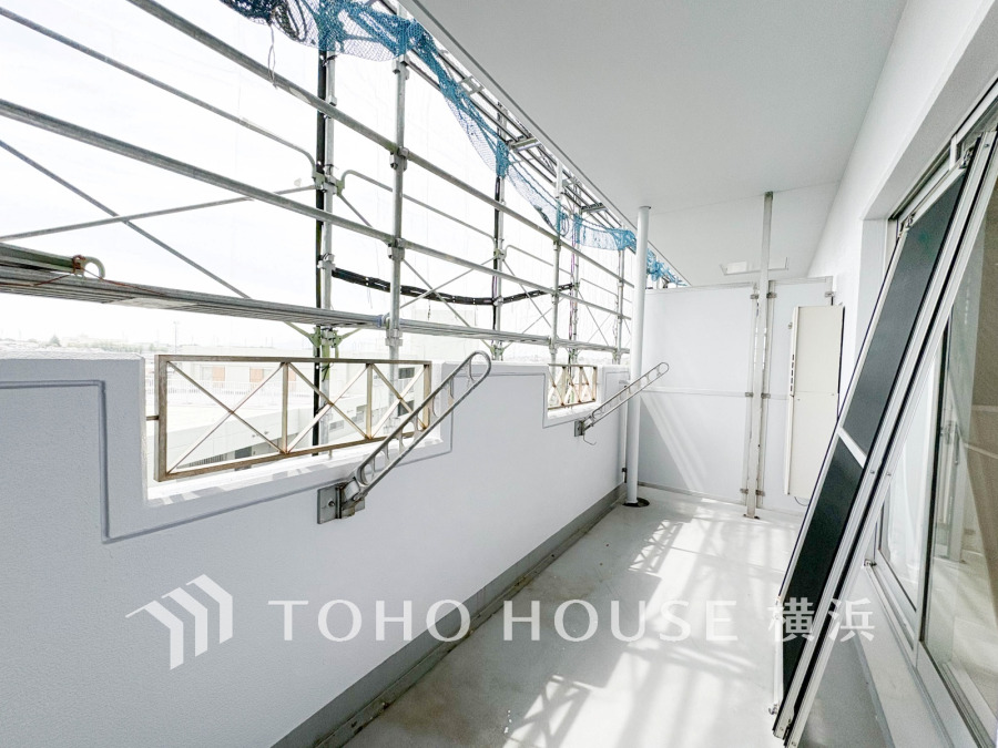 気持ちのいい空が見渡せる広いバルコニー。爽やかな風を感じて、心躍る素敵な暮らしがはじまります。