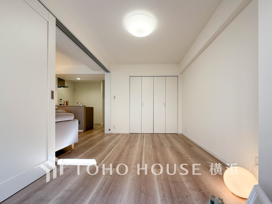 リビングに隣接した洋室は、引き戸を開け放してLDK空間を共有しながら開放的に使うこともできます。
