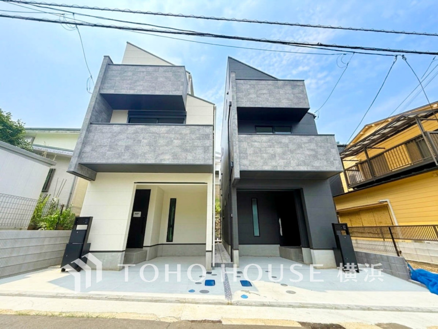 落ち着きある閑静な住宅街に誕生したこちらのお住まい。洗練された上品な佇まいが街に調和し、華やぎも加えます。街に新たな価値をもたらし続けることでしょう。