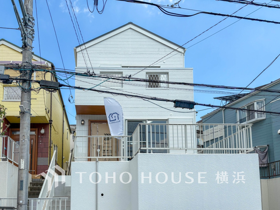 穏やかな風と陽光を導き、プライバシーに配慮された設計プランを採用し、居住性を一段と心地よいものにしています。周辺環境とのコラボレーションにより明るく開放的な空間を演出。