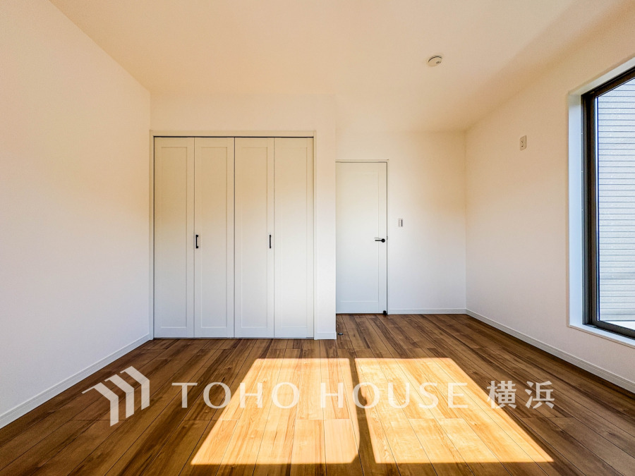 過ぎ行く時間をゆったりと感じることができる落ちついたプライベートルーム。リビングで楽しく過ごした後はゆっくり寛ぎの時間を満喫できます。静かな環境でリラックスタイムを愉しんで。