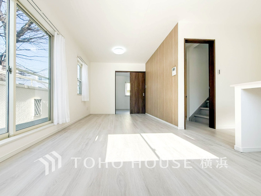 太陽の恵みを受けた明るい空間。吹きぬける風を感じながら爽やかで風通しの良い暮らしが叶います。
