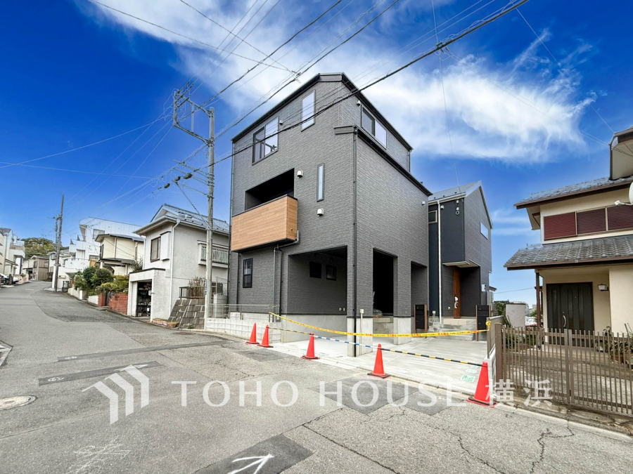 爽やかな青空の下に贅沢なほどに降り注ぐ陽光、豊かな居住性と、クオリティが見事に調和した住空間は、住まうことの喜びを感じさせてくれます。