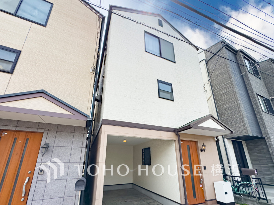 爽やかな青空の下に贅沢なほどに降り注ぐ陽光、豊かな居住性と、クオリティが見事に調和した住空間は、住まうことの喜びを感じさせてくれます。