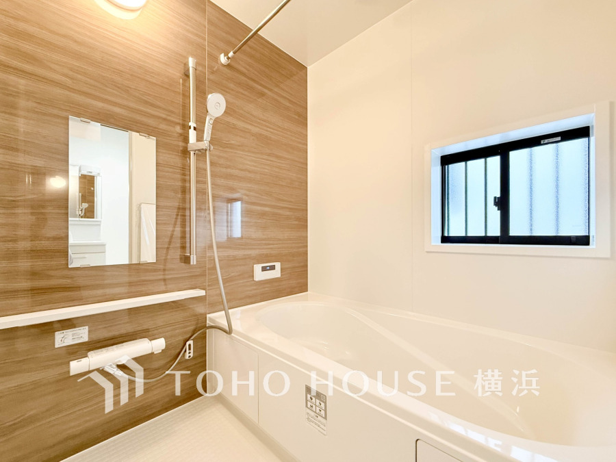 掃除のしやすさ・収納の便利さなど、おふろを使う人、お手入れする人、みんなにとっての「しあわせ性能」を追求したバスルームを採用いたしました。