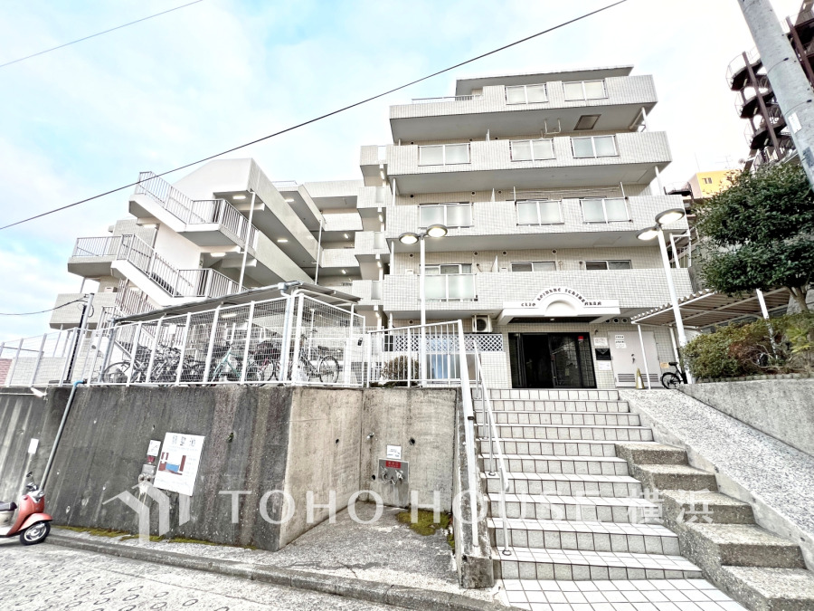 6階建てマンションの3階部分のお住まい。陽当たり良好な南向きの住空間です。