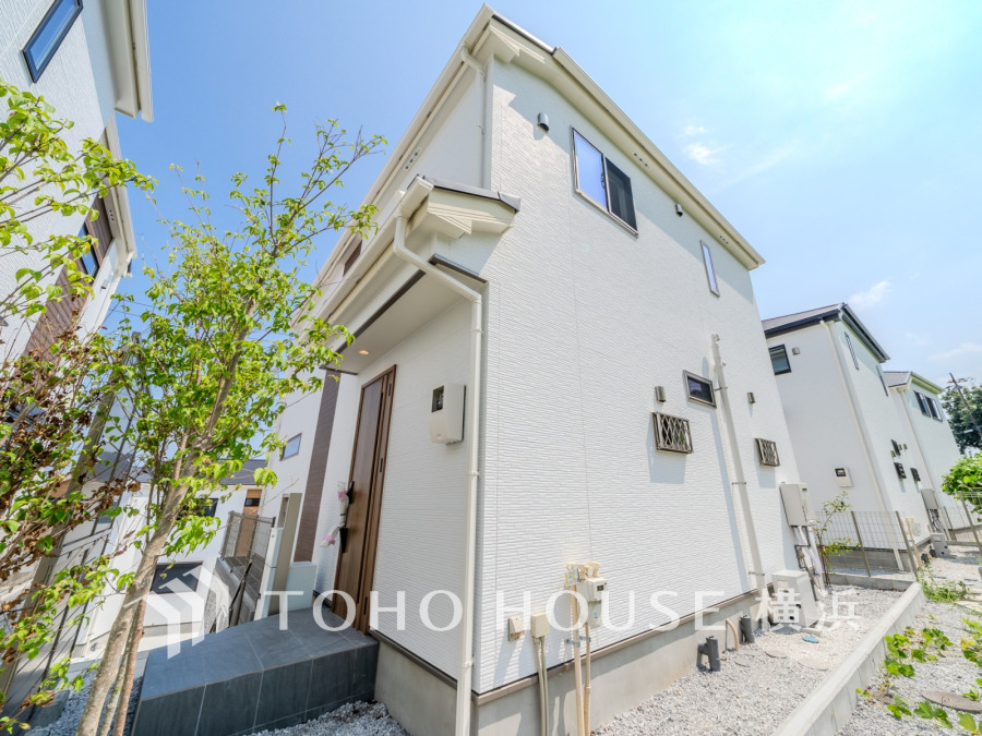 住む人を映し出す洗練された佇まいは、いつまでも輝き続けながらいつしか街の風景に溶け込んでいきます。