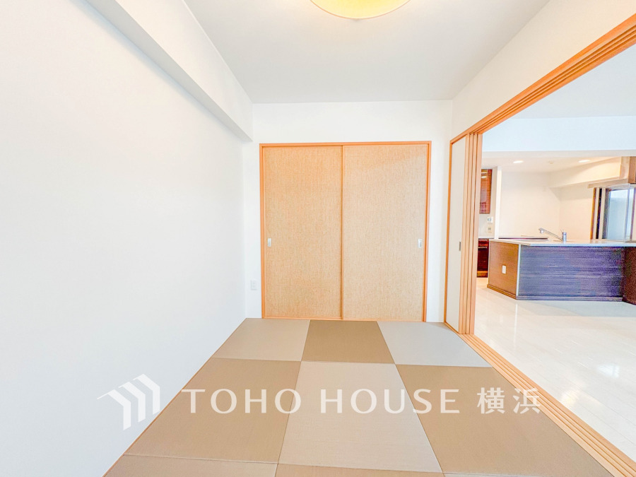 洋室とはまた違った良さがある和室。畳の香りに癒され、和の空間を感じることのできる落ち着きある一部屋です。