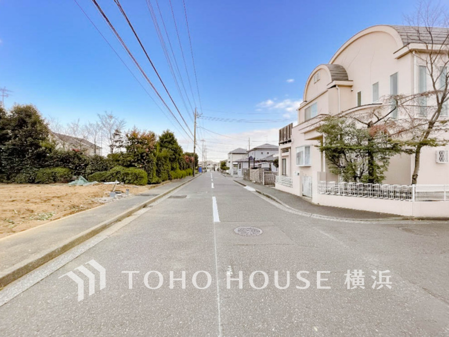 忙しく過ぎゆく日常を置き去るほど、ゆったりした時間が流れる住環境。『快適』は「家」と「街」と「環境」が調和した時に訪れるだと改めて感じさせてくれます。（2026年1月）撮影