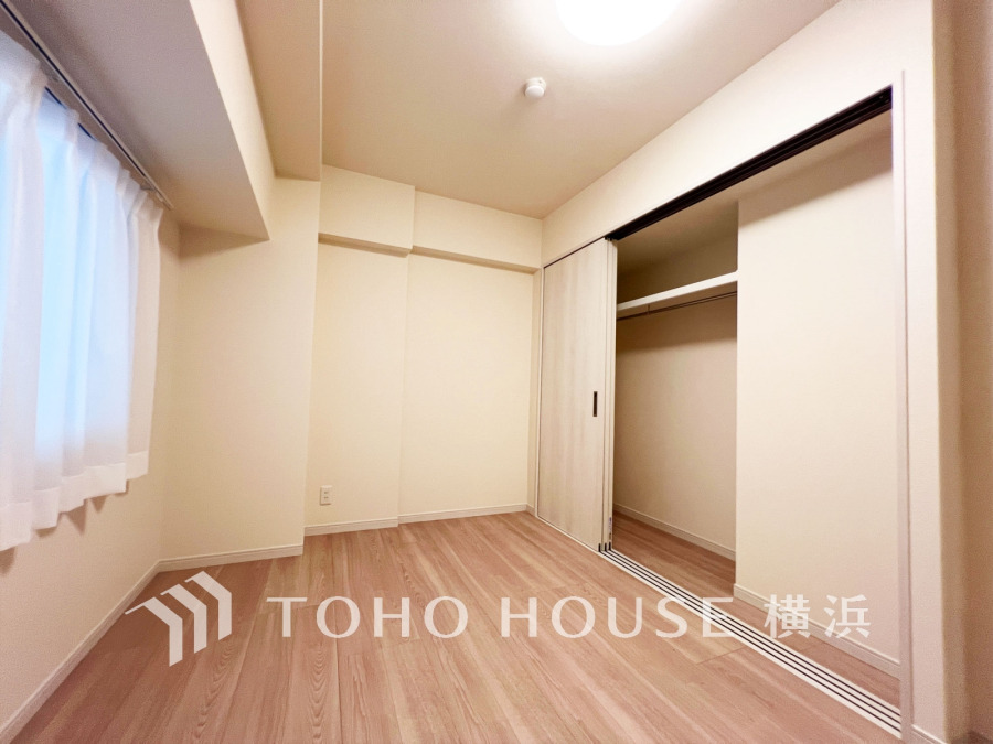 ゆとりと収納を確保した洋室。自分時間を充実させながら心豊かなひとときを過ごすための大切な空間です。
