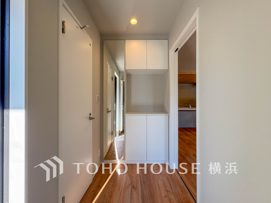 居住者の帰り、訪れる方を優しく迎え、やすらぎに満ちた生活空間を予感させる。健やかな暮らしを楽しめそう。