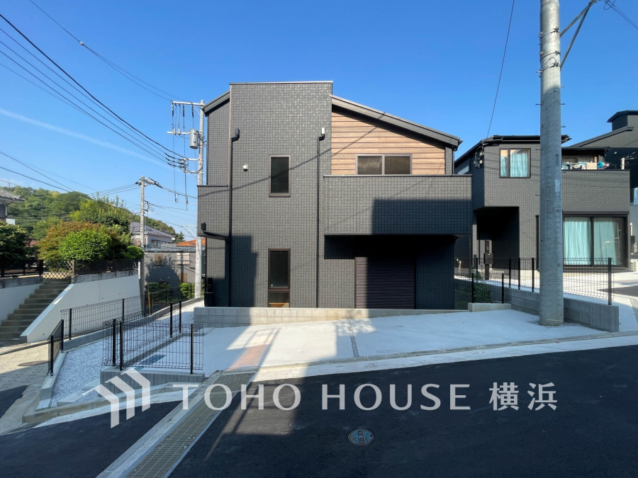 爽やかな青空の下に贅沢なほどに降り注ぐ陽光、豊かな居住性と、クオリティが見事に調和した住空間は、住まうことの喜びを感じさせてくれます。
