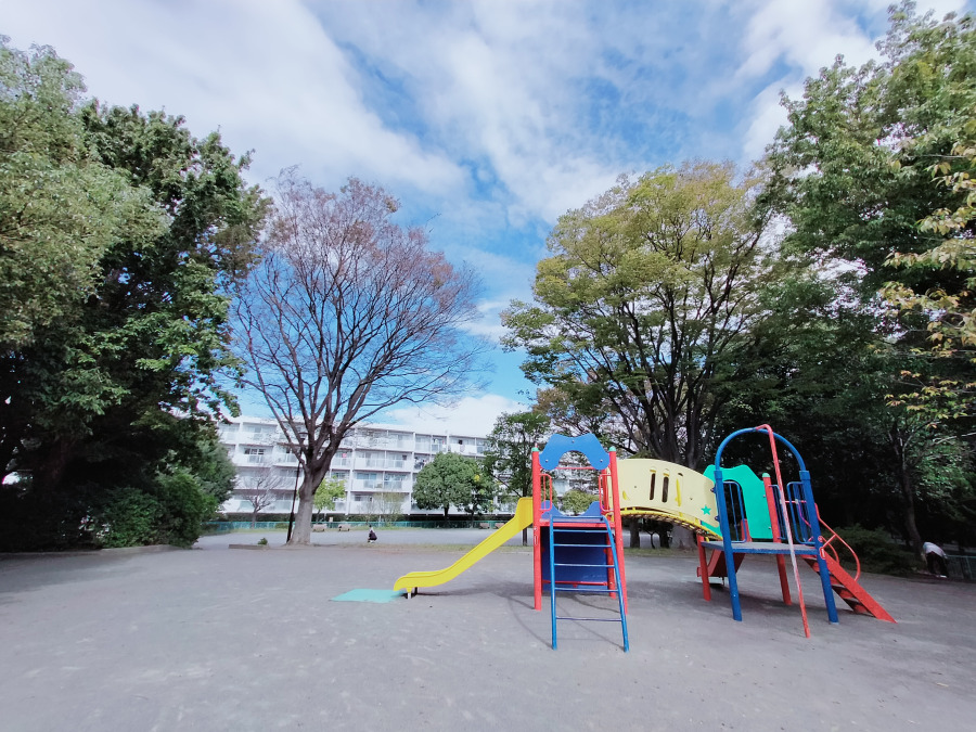 権太坂三丁目公園　約270ｍ