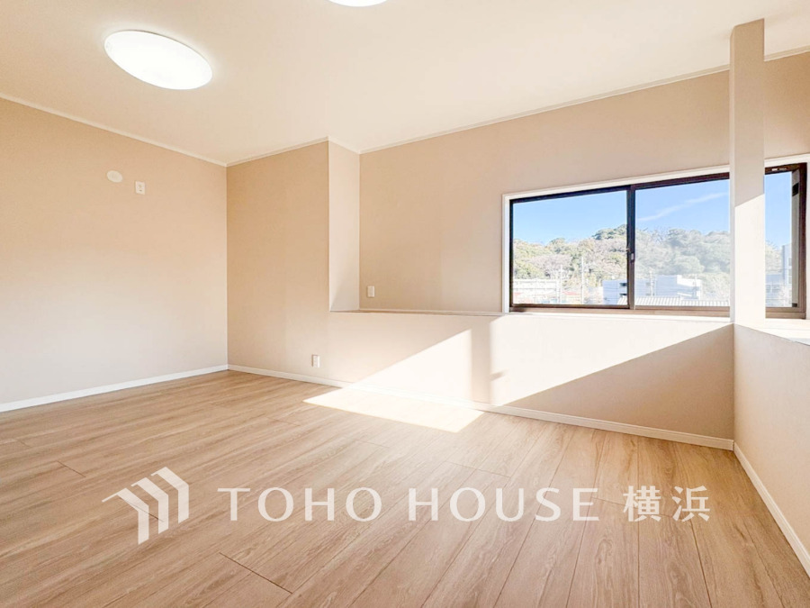 過ぎ行く時間をゆったりと感じることができる落ちついたプライベートルーム。リビングで楽しく過ごした後はゆっくり寛ぎの時間を満喫できます。静かな環境でリラックスタイムを愉しんで。