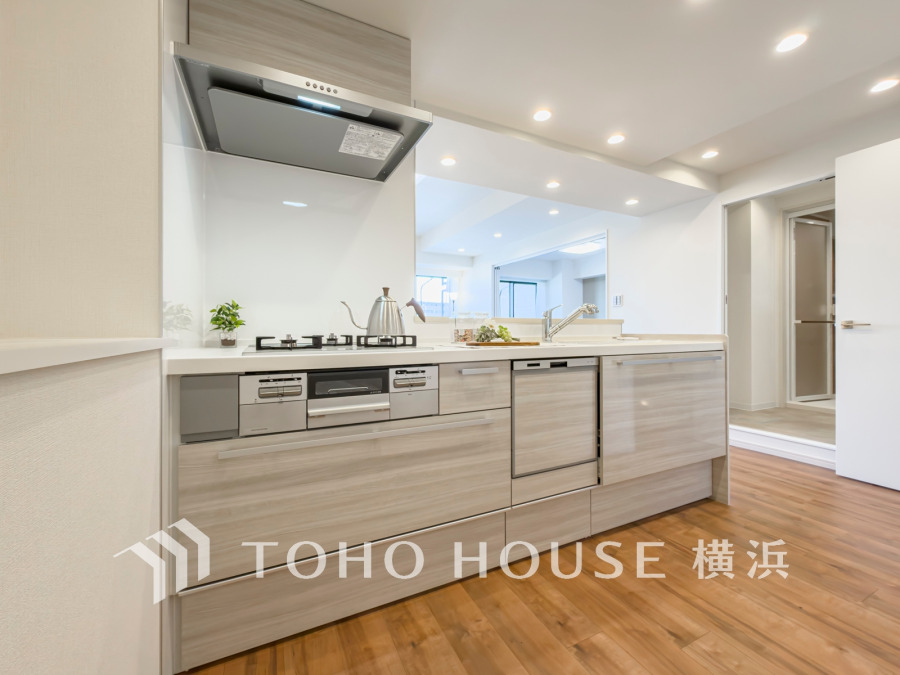 開放的な対面キッチンは、リビングで寛ぐご家族と会話をしながらお料理が出来ます。