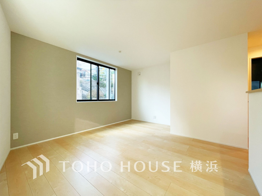 柔らかな光が広がり、デザインされた美しい内装が織り成す家族の集う場所。楽しい会話やさまざまな時が織りなすご家族の時間が丁寧に紡がれていく大切な空間。