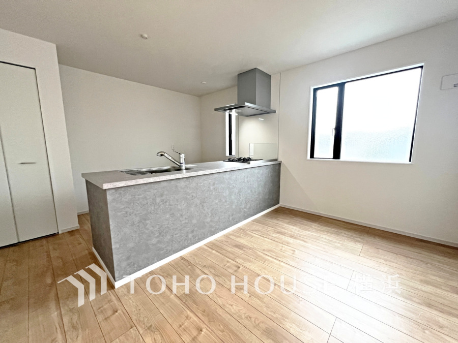 長い時間滞在するキッチンだからこそ、食事の準備を楽しい時間に、忙しい時でもスムーズに無駄なく作業できる、お手入れも簡単にできるなど、毎日を楽しくするキッチンスペースに仕上げました。