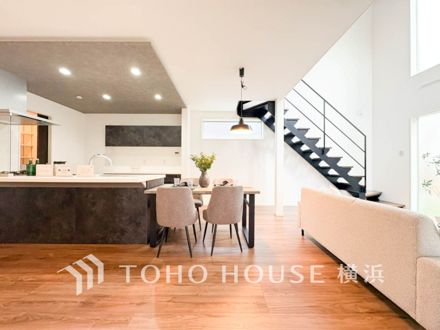 開放感と居住性を満たしてくれる間取り設計。デザインされたおしゃれな空間。
