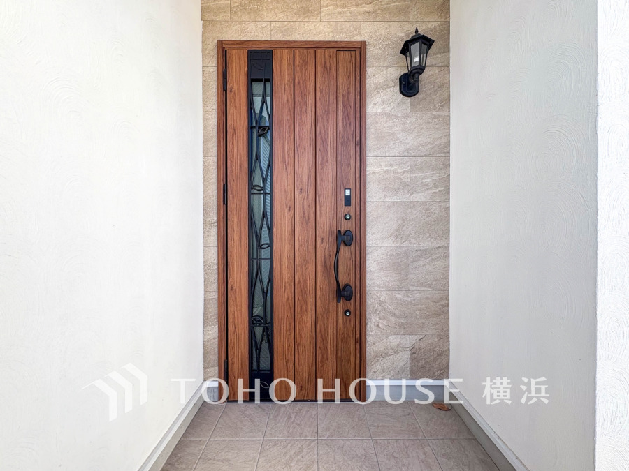 居住者の帰り、訪れる方を優しく迎え、やすらぎに満ちた生活空間を予感させる。健やかな暮らしを楽しめそう。