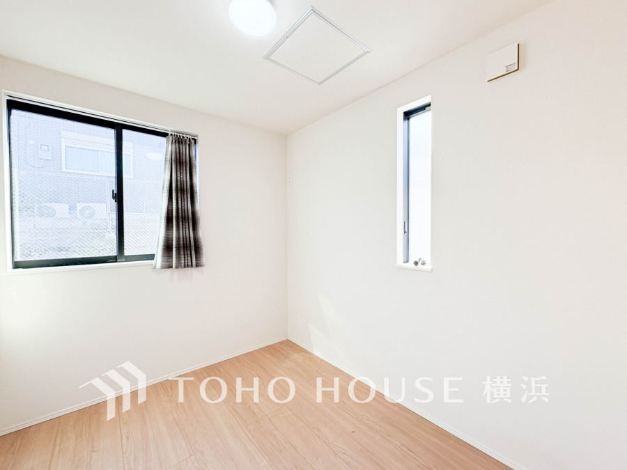 2面採光の居室は、十分な明るさを取り入れ心地よい風を提供します。