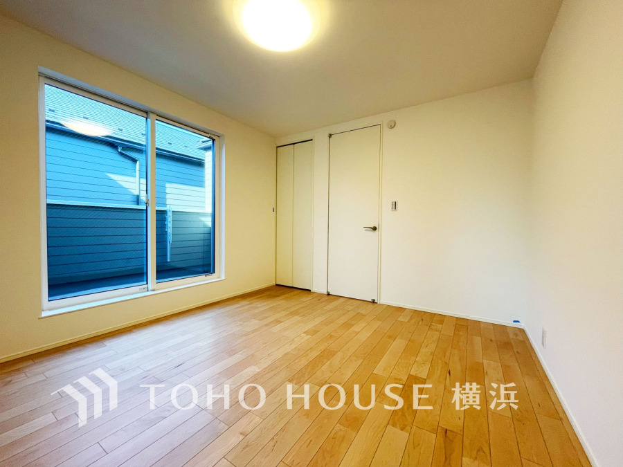 過ぎ行く時間をゆったりと感じることができる落ちついたプライベートルーム。リビングで楽しく過ごした後はゆっくり寛ぎの時間を満喫できます。静かな環境でリラックスタイムを愉しんで。