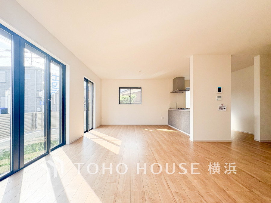 太陽の恵みを受けた明るい空間。吹きぬける風を感じながら爽やかで風通しの良い暮らしが叶います。