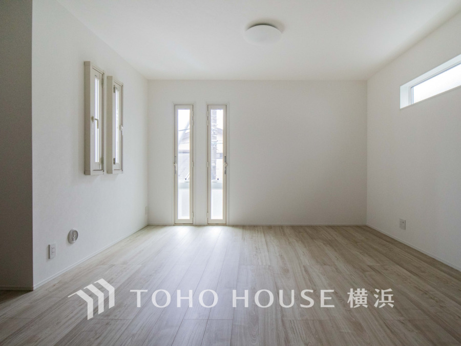 ここにはみんなが集い、食事と楽しい会話が始まる。話に夢中になりすぎて、ついつい時を忘れてしまう。そんな束の間の幸せを感じさせてくれる場所。