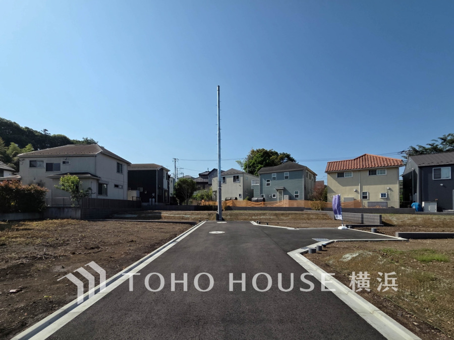 忙しく過ぎゆく日常を置き去るほど、ゆったりした時間が流れる住環境。『快適』は「家」と「街」と「環境」が調和した時に訪れるのだと改めて感じさせてくれます。（2026年5月撮影）