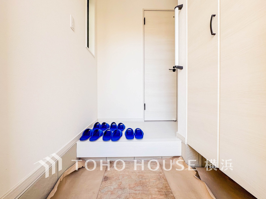 玄関には大容量のシューズインクローゼットを完備