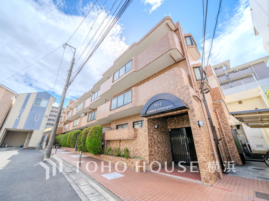 街に溶け合う美しい景観を生み出しているにも関わらず、採光や風通しを考えて設計された間取り。外観だけでなく、そこに住まうご家族の心地よさが最優先されますように。 