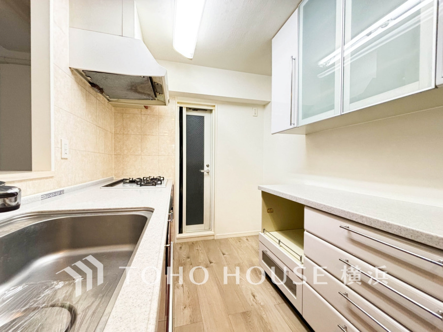 キッチンは収納豊富で使いやすく、快適な料理時間をサポートします。