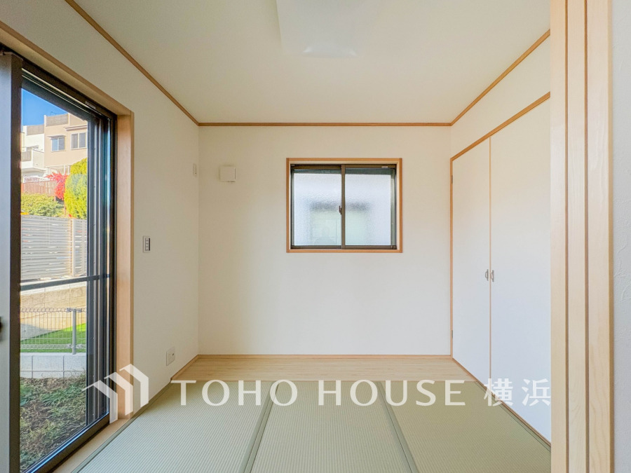 和室があることで落ち着きと癒しの空間が生まれます。来客時の客室としても利用できますし、お子様のプレイルームやお昼寝に最適なお部屋です。