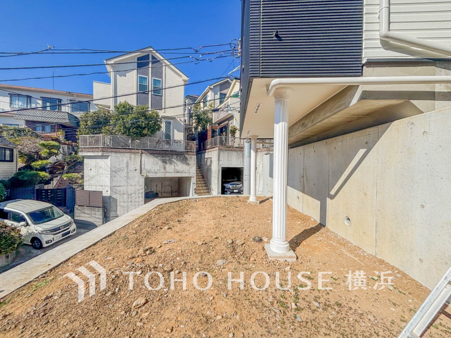 毎日の暮らしの中に癒しを与えてくれるお庭スペース。ガーデニングで色とりどりの草花を綺麗に飾ればより一層華やかな空間になります。