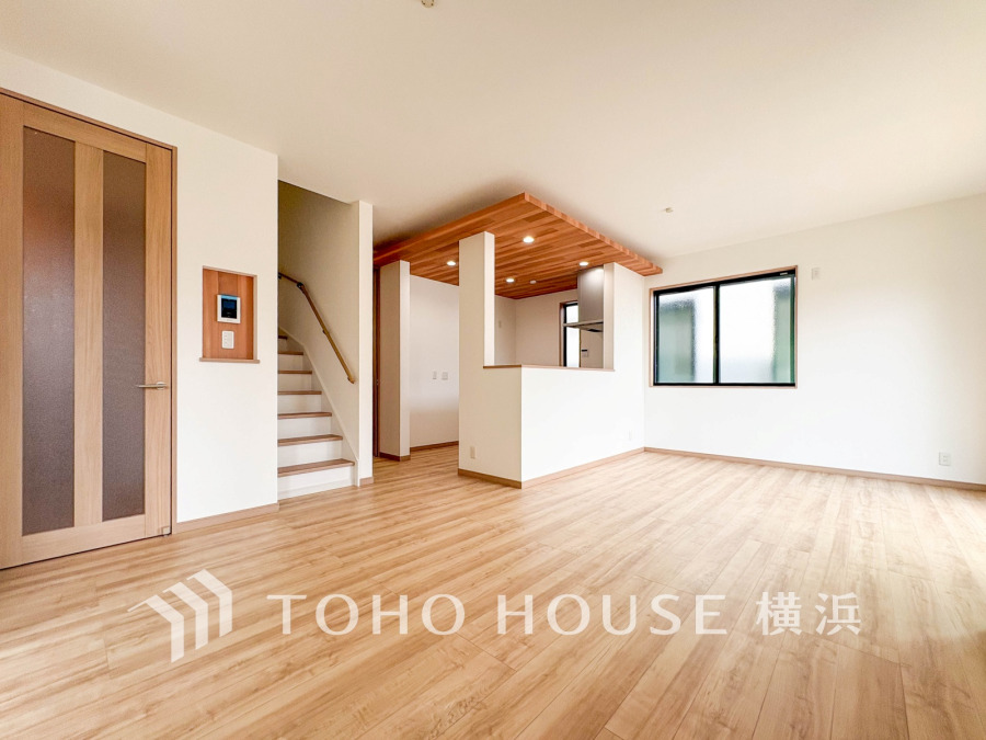 一日の中で多くの時間を過ごすことになる住まいだからこそ、いつも穏やかな空間であるように心掛けています。構成する建材などへの配慮が、住まう方の健康を守ります。
