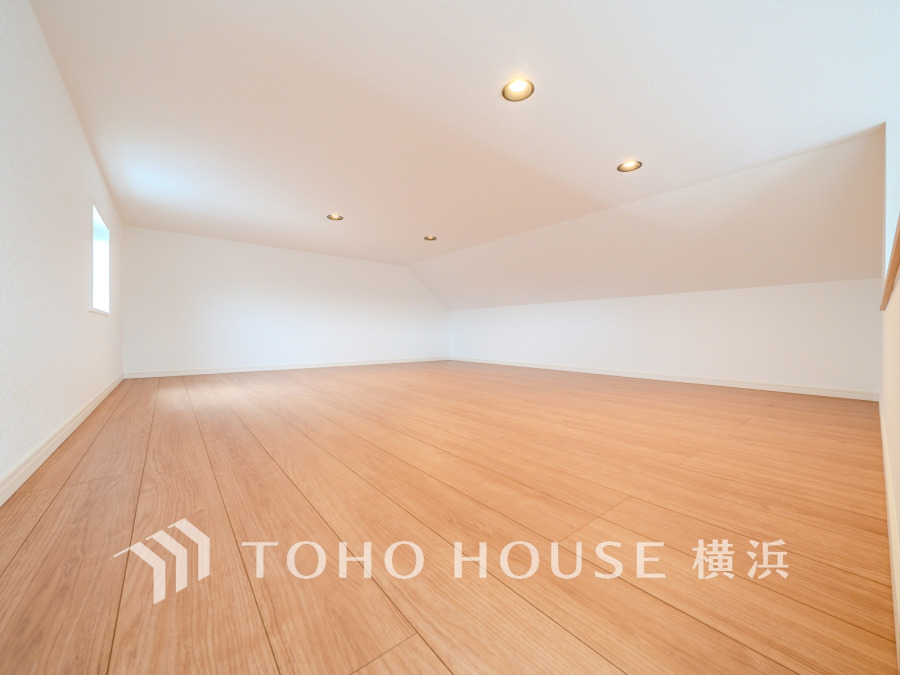 ロフトは広々9帖。窓付きで通風・採光もとれ、多目的に使える大空間です。