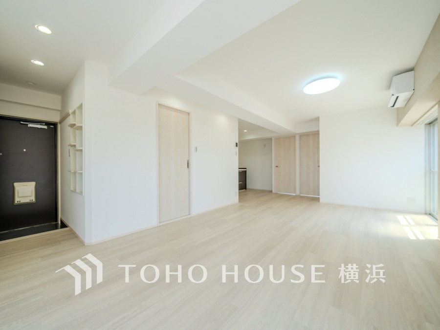 光と風があふれる開放的なリビングダイニングには自然と家族みんなが集まってきます。明るく穏やかな空気の中で飲んだり、食べたり、笑ったり。