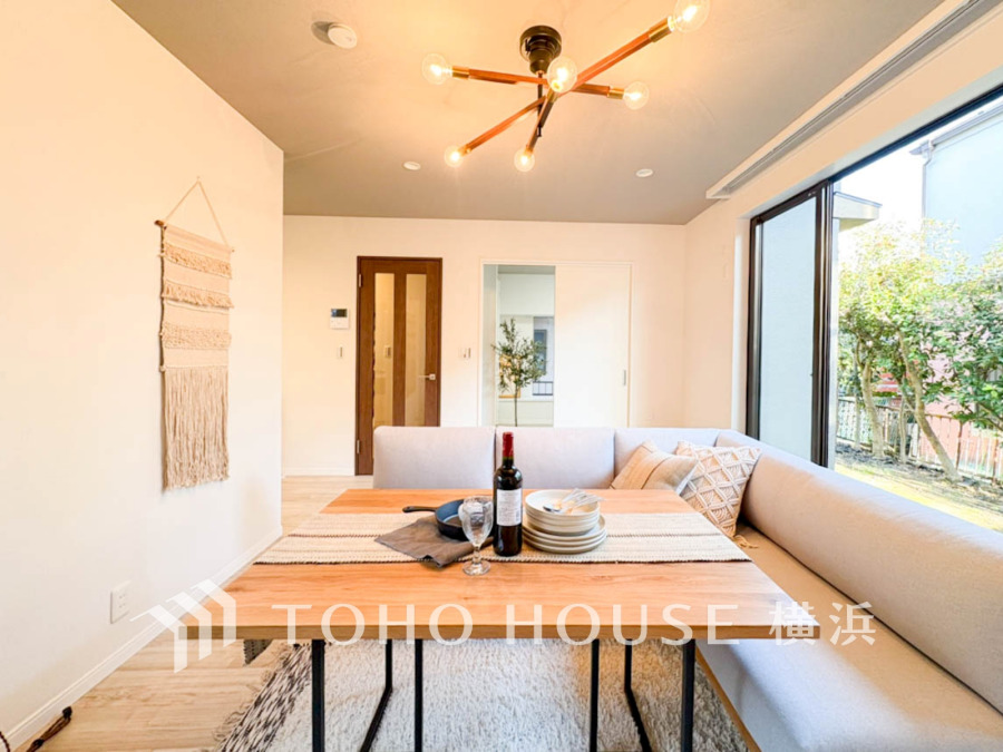 一日の中で多くの時間を過ごすことになる住まいだからこそ、いつも穏やかな空間であるように心掛けています。構成する建材などへの配慮が、住まう方の健康を守ります。