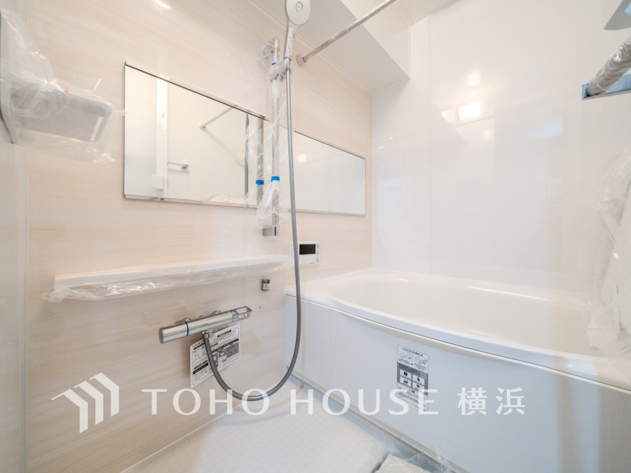 1日の疲れを取り心身を癒すことができる住まいの中のリラクゼーション空間、バスルーム。心からゆったりと寛いでいただけるよう、柔らかな色合いで仕上げています。